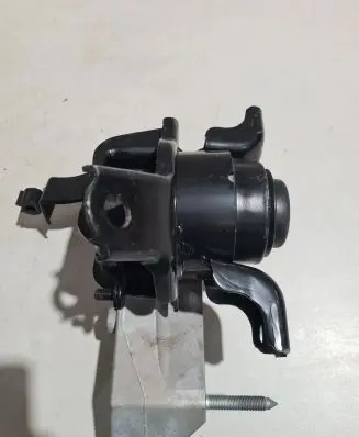 Lexus RX 450H Engine mount bracket B3933