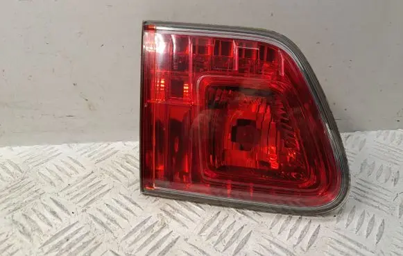 Toyota Avensis T270 Tailgate rear/tail lights 8159105110 89032447A