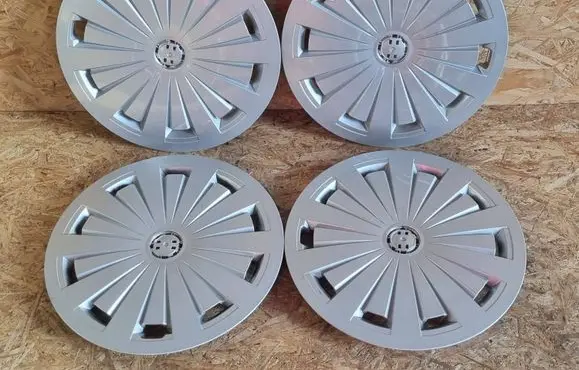 Audi Q3 8U R16 wheel hub/cap/trim 8W0601147
