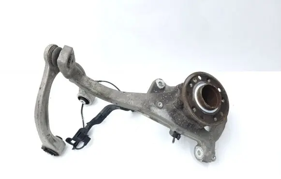 Mercedes-Benz C W205 Front wheel hub 2052100