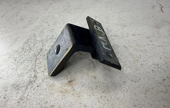 BMW 5 E60 E61 Front door upper hinge 7068073