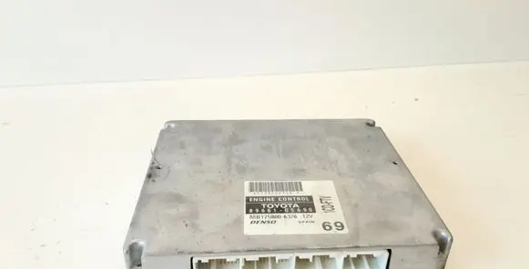Toyota Avensis T250 Engine control unit/module 8966105690 MB1758006326