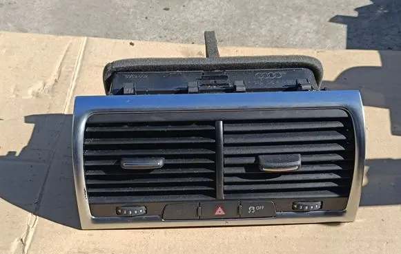 Audi Q7 4L Dash center air vent grill 4L0820951
