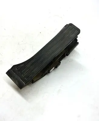 Mercedes-Benz C W205 Accelerator throttle pedal A2223002800 163520207 A2C73660913