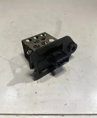 Peugeot 307 Coolant fan relay 9641212480