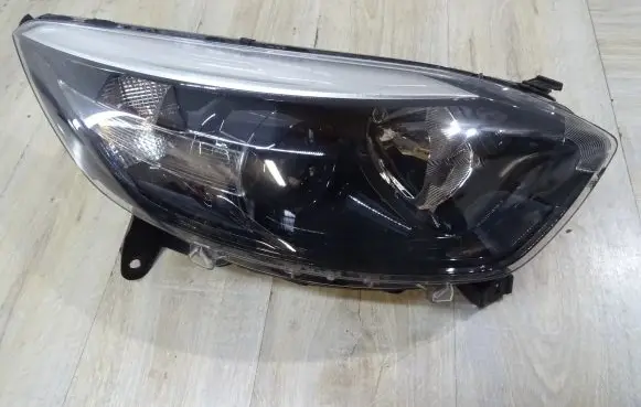 Renault Captur Headlight/headlamp 260100855R