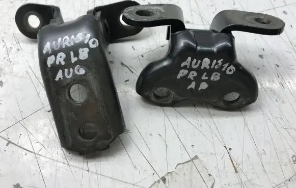 Toyota Auris 150 Front door hinge set 6871002060 6873002050