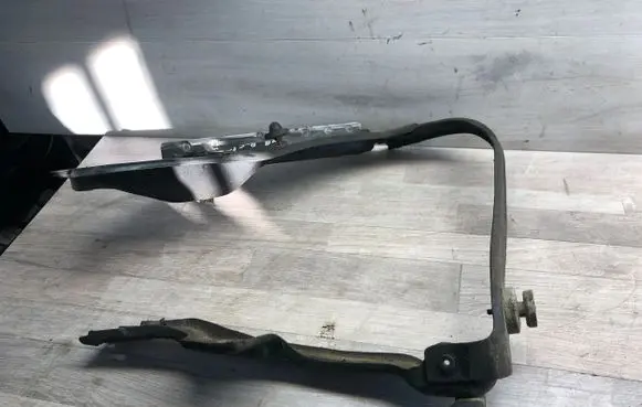 Mercedes-Benz R W251 Headlight/headlamp mounting bracket A2515840526 A0019890801 R134A
