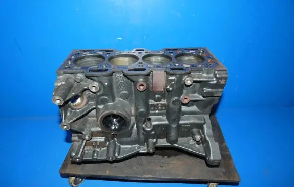 Mercedes-Benz A W176 Engine block 607.951
