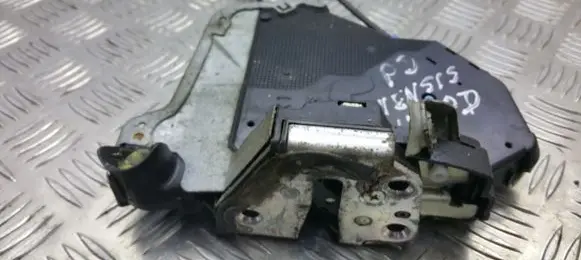 Toyota Avensis T270 Front door lock A046693