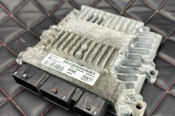 Ford Focus Engine control unit/module 8M5112A650ANC 5WS40736CT