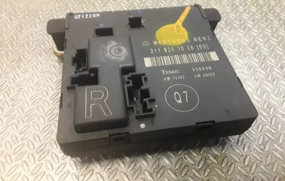 Mercedes-Benz E W211 Door control unit/module 2118201626 A2118201626