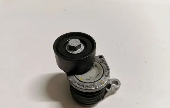 Mercedes-Benz C W205 Generator/alternator belt tensioner A6512007501