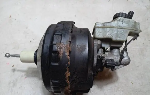 Volkswagen Tiguan Brake booster 5N2614105C