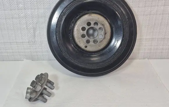 Volkswagen Touareg II Crankshaft pulley 059105251BB 29041017