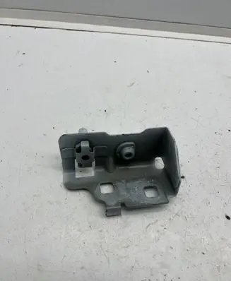 Renault Zoe Fender mounting bracket 625B48182R