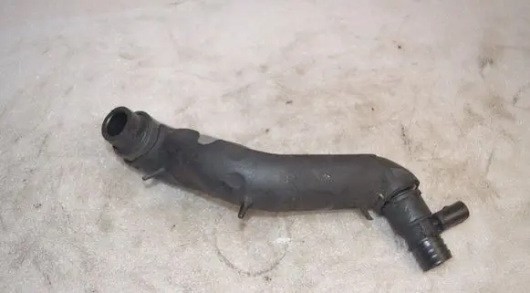 Mercedes-Benz A W169 Oil breather separator 6400101182
