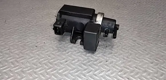 BMW 5 E39 Turbo solenoid valve 72279600 2247906 02T338