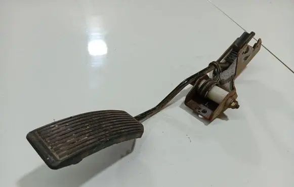 Nissan X-Trail T30 Accelerator throttle pedal