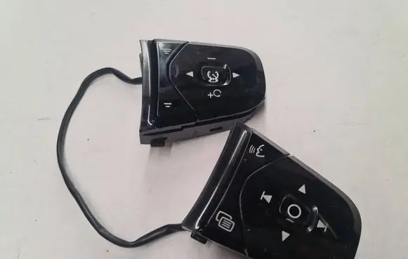 Volvo XC90 Steering wheel buttons/switches 32266343 0051AA 20MAR07