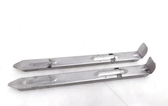 Headlight/headlamp mounting bracket