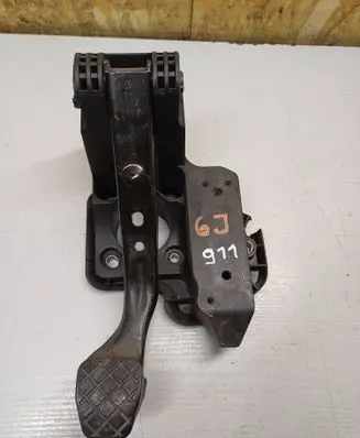 Skoda Fabia Mk2 (5J) Brake pedal 8201790