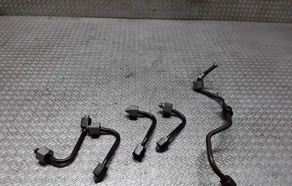 Mercedes-Benz A W169 Fuel injector supply line/pipe 