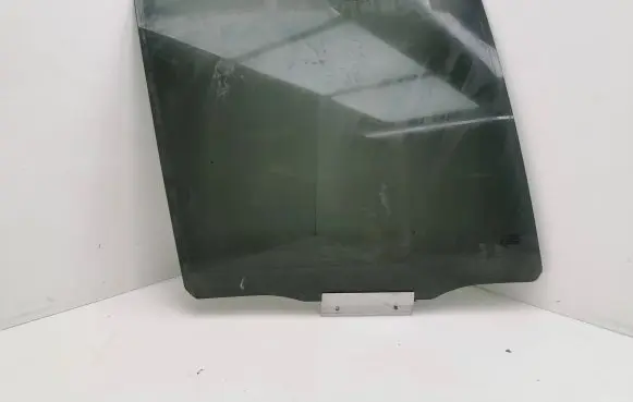 Volvo XC90 Rear door window glass