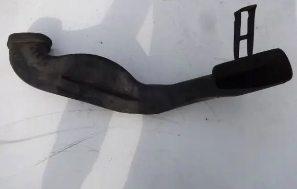 Opel Astra J Intake resonator 