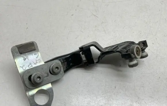 Volkswagen Caddy Sliding door middle roller runner 2K0843335A 4712A