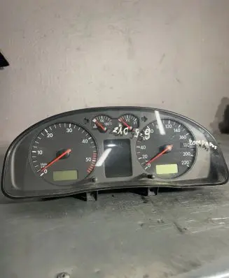 Volkswagen PASSAT B5 Speedometer (instrument cluster) 3B0919890M 110208795006