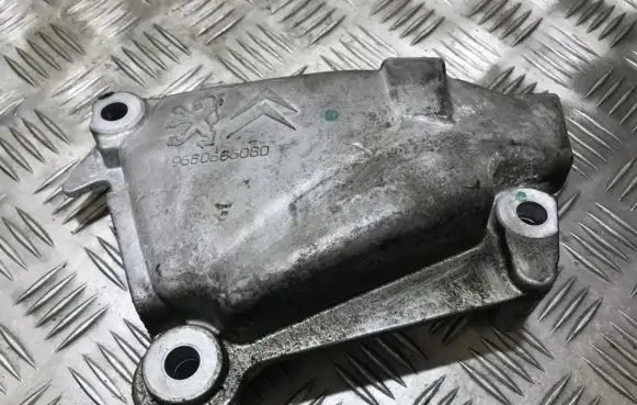 Peugeot 207 Engine mounting bracket 9680686080