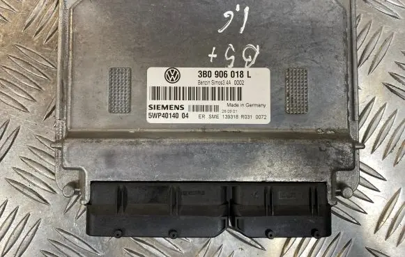 Volkswagen PASSAT B5.5 Engine control unit/module 3B0906018L 5WP4014004 S34A0002