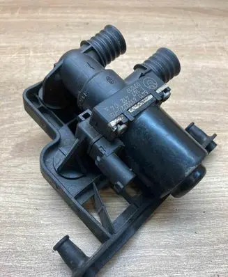 BMW 5 E60 E61 Coolant heater control valve 6920226 1147412174