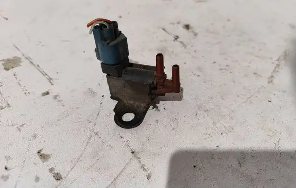 Subaru Forester SF Vacuum valve 14774AA271