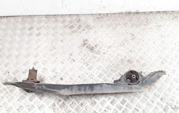 Nissan Almera Tino Engine mounting bracket