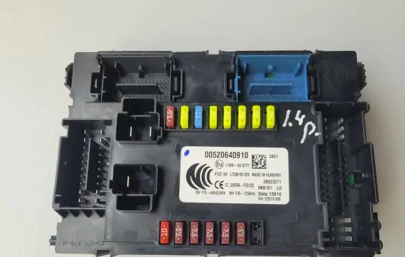 Fiat 500X Fuse module 00520640910 28523271 116RI000777
