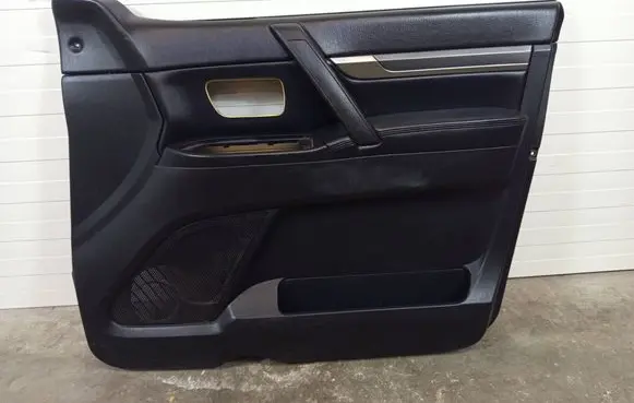 Mitsubishi Pajero Coupe rear side trim panel BOZEKPAJEIV