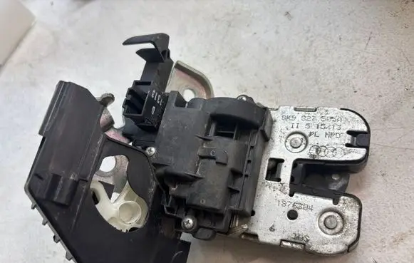 Audi A4 S4 B8 8K Tailgate/trunk/boot lock/catch/latch 8K9827505A