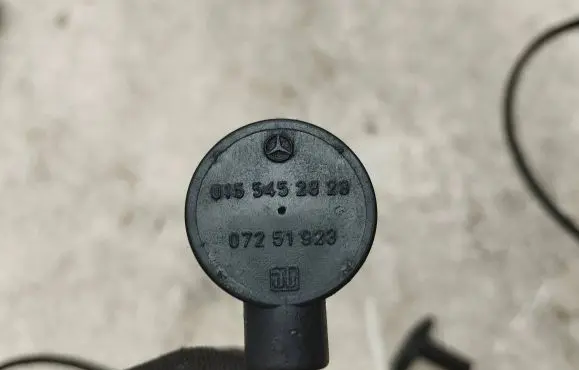 Mercedes-Benz 190 W201 Camshaft position sensor 0155452828