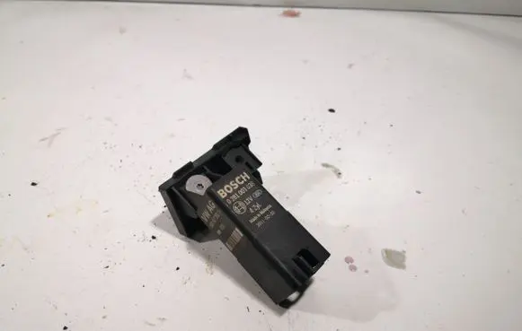 Volkswagen Golf Plus Glow plug pre-heat relay 038907281D 281003038