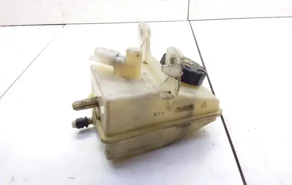 Brake fluid reservoir