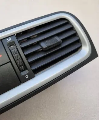 Skoda Roomster (5J) Dash center air vent grill 5J0820951