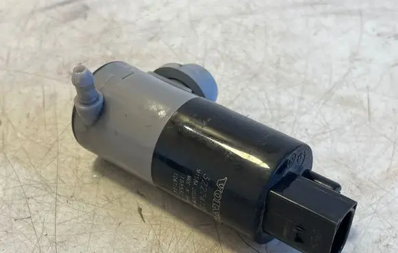 Polestar 2 Windscreen/windshield washer pump 32274158