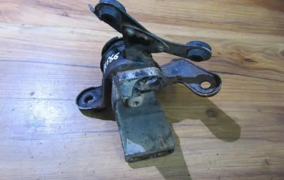 Ford Mondeo MK II Engine mount bracket w097a 97bb-7m126-cb