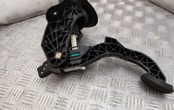 Toyota Proace Clutch pedal 9817949480