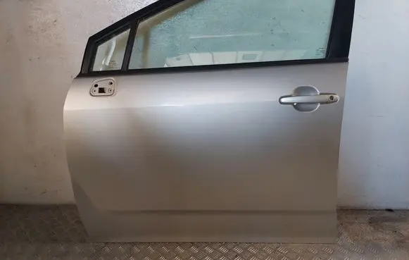 Toyota Corolla Verso AR10 Front door 670020F010