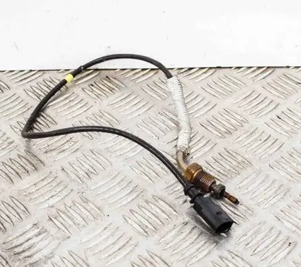Volkswagen Golf VII Oil temperature sensor 04L906088AR