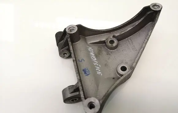 Audi A6 S6 C5 4B A/C compressor mount bracket 059260885F