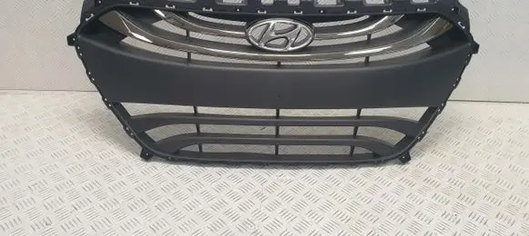 Hyundai i30 Front bumper upper radiator grill